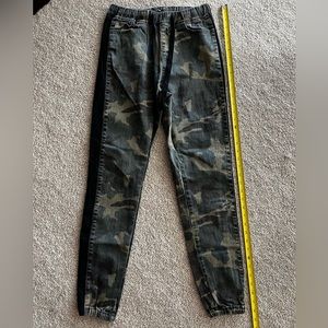 Fashion Nova Camo Jogger pants size M